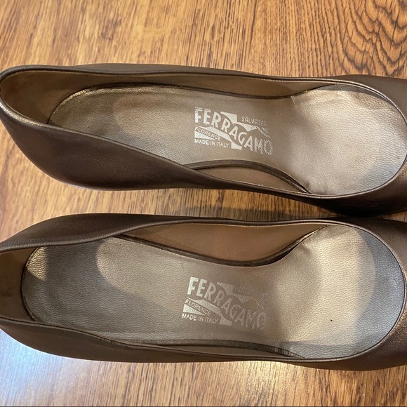 Ferragamo Vintage Bronze Leather Pumps - Picture 5 of 5